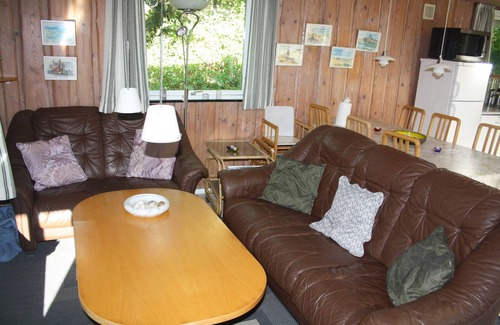 Ronbjerg Cottage | 72 m2 lovely summer cottage situated on 2,850 m2 nature ground. Near the beach.