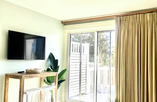 Baytowne Wharf Apartment | 79.00 a per night in March ! Beautifully updated, Walk to dining-LARGE BALCONY!