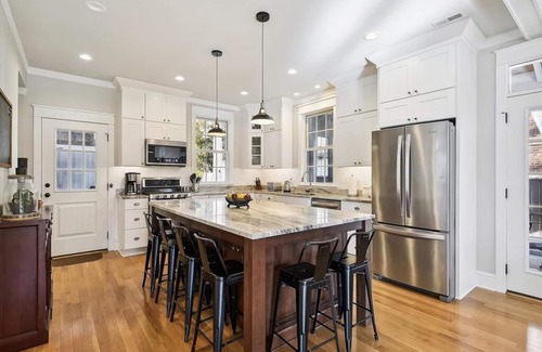 The Pines House | 7Bdrm/6bath House - 2 Blocks to the Beach