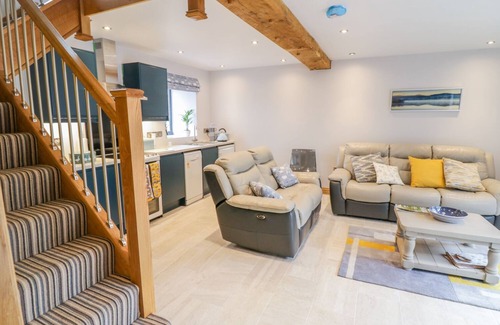 Caersws House | 7EVERN @ PORTH FARM, pet friendly, with a garden in Caersws