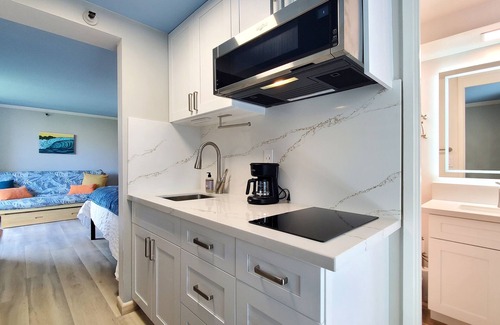 Waikiki Apartment | 7th floor Dreamy King bed Studio plus Futon and all modern touches