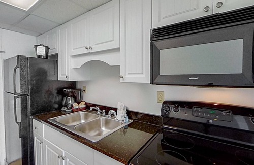 Myrtle Beach Apartment | 7th-Floor, Oceanfront, Snowbird-Friendly Studio w/AC, WiFi, Shared Pool/Hot Tub