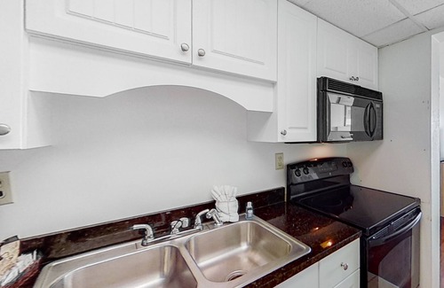 Myrtle Beach Apartment | 7th-Floor, Oceanfront, Snowbird-Friendly Studio w/AC, WiFi, Shared Pool/Hot Tub