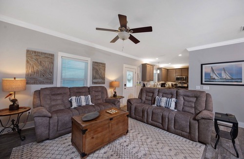 Fort Morgan House | 7th Night FREE for ALL Fall Dates! 2 King Suites and Queen Bunk room!