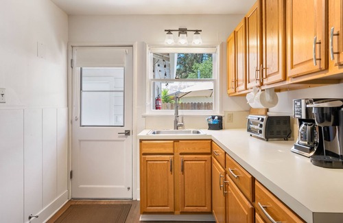 Paso Robles House | 7th Street Sanctuary-Your Secluded Hideaway in Downtown District!