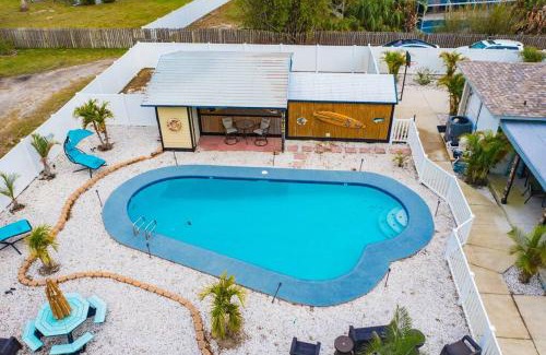 Allen's Ridge House | 8 BDRM Mansion. 10 MN to Honeymoon Island Beach