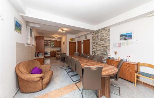 Okrug Donji House | 8 Bedroom Gorgeous Home In Okrug Donji