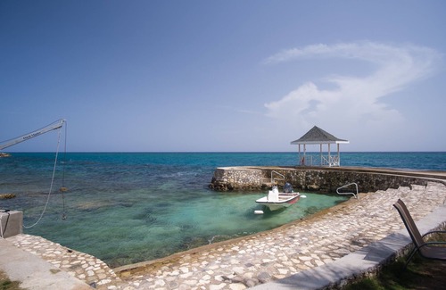 Tower Isle House | 8 Bedroom Luxury Villa - Absolute Seaside Property