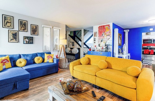 Washington Virginia Vale Condo | 8 Mi to Dtwn Denver: Groovy Pet-Friendly Condo