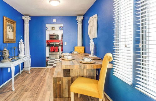 Washington Virginia Vale Condo | 8 Mi to Dtwn Denver: Groovy Pet-Friendly Condo