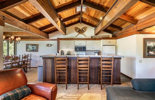 Tahoe Sierra Estates House | 8 miles to Ski Palisades Tahoe-Alpine|Walk to Town