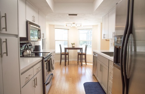 Bradenton House | 8 mins to beach! Pool, Shops, Restaurants, Keyless Entry