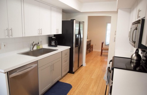 Bradenton House | 8 mins to beach! Pool, Shops, Restaurants, Keyless Entry