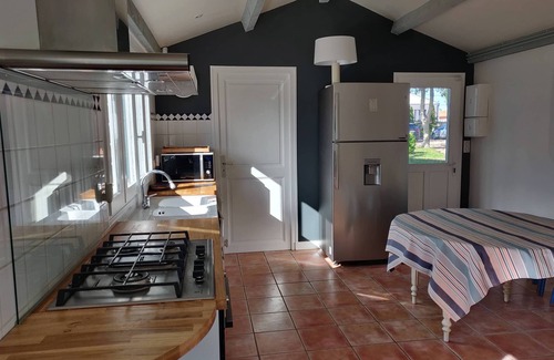 Surgeres Villa | 8 pers/House and charming garden -calme garanti- with swimming pool in town