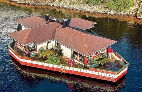 Kalvag House | 8 person holiday home in Kalvåg-By Traum