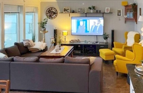 Fjaler House | 8 person holiday home in Korssund