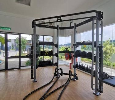 Kampung Bukit Dukong Apartment | 8 Traders Garden 1BR Pool View Internet Netflix