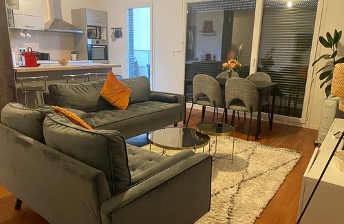 Petit-Ivry Apartment | 80m² Family Apartment With Underground Guarded Parking, 8min Walk From Metro