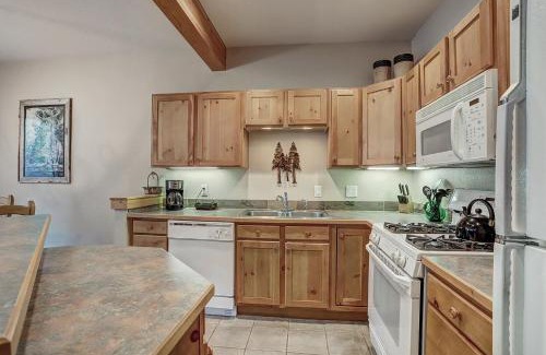 Keystone Apartment | 8757 Trappers Crossing Condo