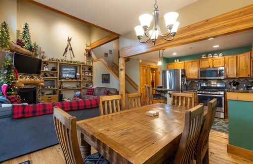 Keystone House | 8766 Trappers Crossing 2 Bedroom Townhouse