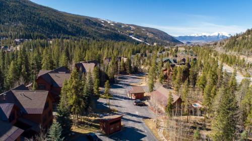 Keystone House | 8767 Trappers Crossing condo