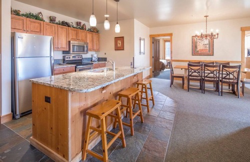 River Run Apartment | 8873 | Springs, massive 3 bed, steps to gondola!