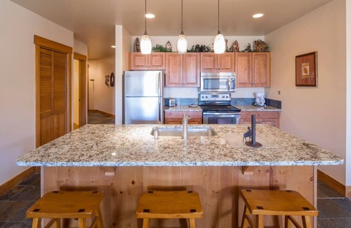 River Run Apartment | 8873 | Springs, massive 3 bed, steps to gondola!