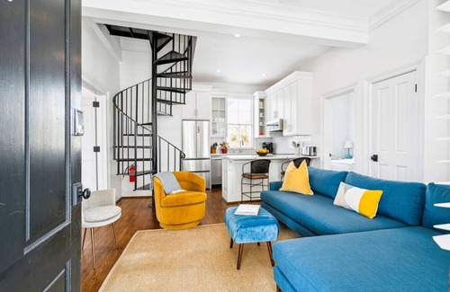 Cannonborough Elliotborough House | 8C at Saint Philip Square, One Block to King, Bright Enchanting Top Floor Apt