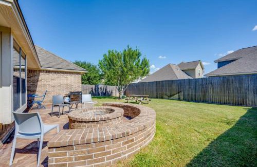 Wellborn House | 8min Texas A&M 1 King Beds firepit GriddleGrill