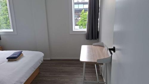 Auckland Apartment | 9 Beds including 3 Double Beds, 4 Single Beds, 2 Sofa Bed, Suite 1, 37 Totara Avenue, New Lynn