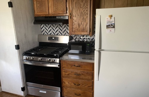 Pine Bluff House | 9 minutes to Saracen Casino! Cozy 3BR 1B Family Home with flat screen and wifi.