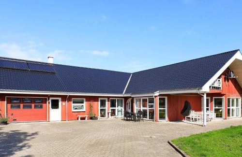 Lyngsa House | 9 person holiday home in Sæby