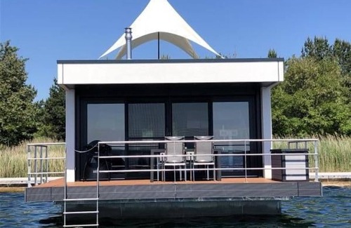 Vetschau/Spreewald Boat Rental | 9. Schwimmendes Ferienhaus Dolcevita - Schwimmende Ferienhäuser Gräbendorfer See