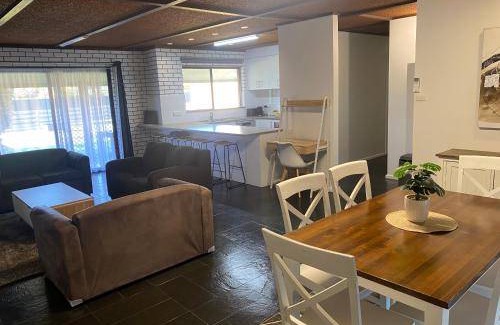 Tatura Hotel | 90 m² Motel ∙ 4 bedrooms ∙ 8 guests