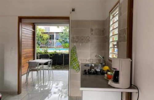 Saint-Charles Apartment | 971F2-Gîte Sud-Ô-Naturel "Mangue'Divine" pool view