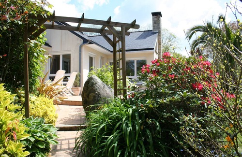 Ploudaniel House | A 15mn des Plages, Relaxation Assurée, Paradis Pour les Enfants et Parents