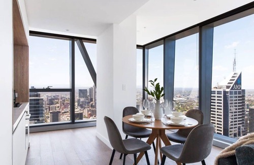 Melbourne Central Business District Apartment | A 2BR Apt with Stunning City Views, FREE Parking