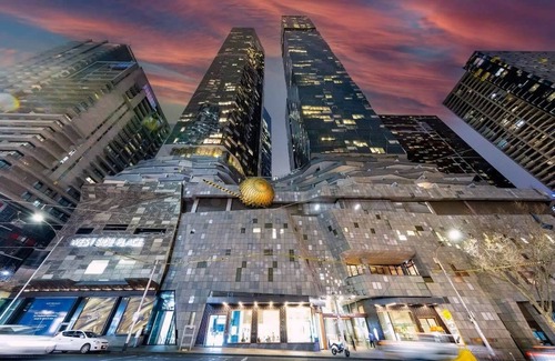 Melbourne Central Business District Apartment | A 2BR Apt with Stunning City Views, FREE Parking