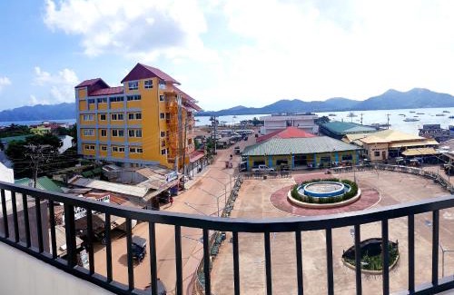 Coron Town Proper Hotel | A&A ABE BAYFRONT INN