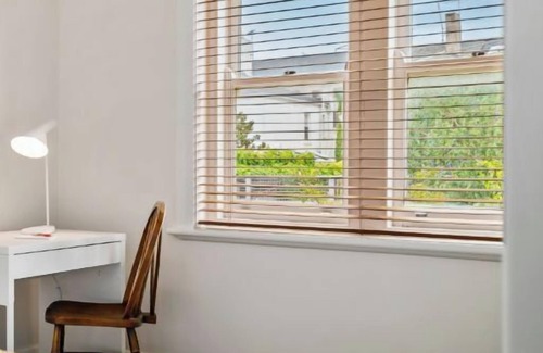 Albert Park Apartment | A+ Albert Park Art Deco Gem. Sleeps 5. Bevan4.