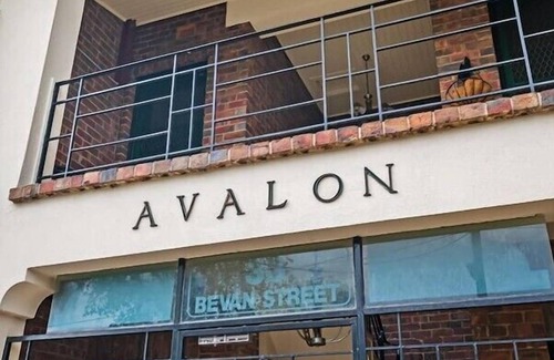 Albert Park Apartment | A+ Albert Park Art Deco Gem. Sleeps 5. Bevan4.