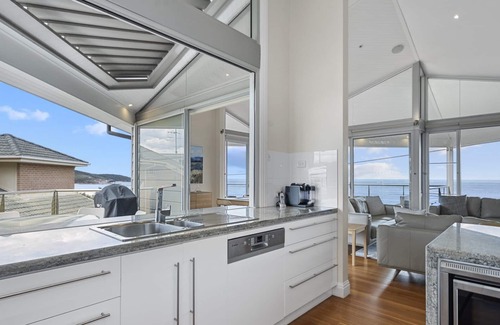 Killcare House | 'A Beachside Getaway 13' by Accom Holidays