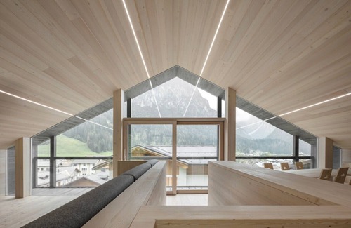 Santo Stefano di Cadore Ski Chalet | A beautiful wood and glass chalet at the edge of the Forest