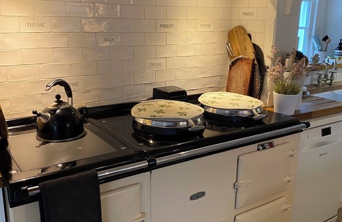 Newbridge Cottage | A beautiful and picturesque home set in its own extensive gardens. Sleeps 8.