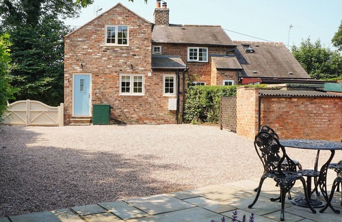 Malpas Cottage | A beautiful cottage in a rural Cheshire village with an abundance of attractions easily accessible.