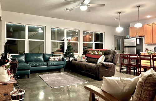 Hillsboro Cabin | A Beautiful Escape from the City. Explore Nature and Enjoy the Lake!