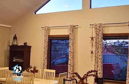 West Beach House | A Beautiful Property, Walking Distance to the Beach in Esperance WA!