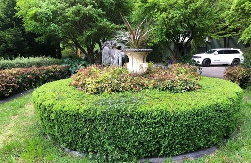 Sassafras Cabin | A beautiful self contained two bedroom cabin overlooking City & Bush.