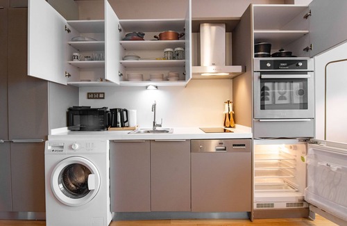 Bagcilar Apartment | A bright and stylish studio in Batışehir Göztepe, offering modern amenities, a fully equipped kitchen, and seamless access to central Istanbul. Perfect for solo travelers or couples seeking comfort and convenience.