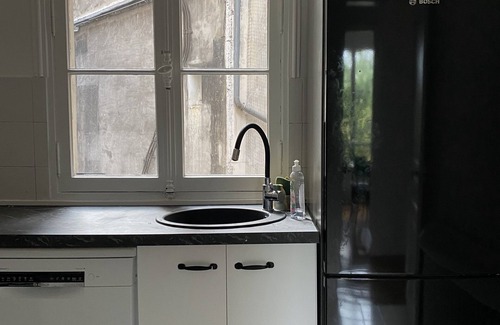 4th Arrondissement Apartment | A bright and sunny 85sqm apartment in the heart of l'Île Saint Louis.